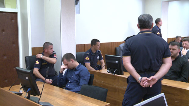 МЛАДИЋА УСМРТИО УБОДОМ ШРАФЦИГЕРОМ У ГЛАВУ: Добио 14 година затвора 